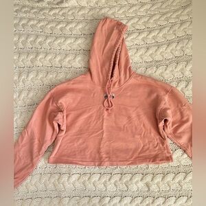 ✨Adidas Women Crop-Top Sweater, in good condition. ✨